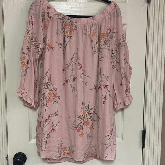Coco Jaimeson size small dress. Very cute! Can be worn off or on shoulders. - Picture 11 of 11